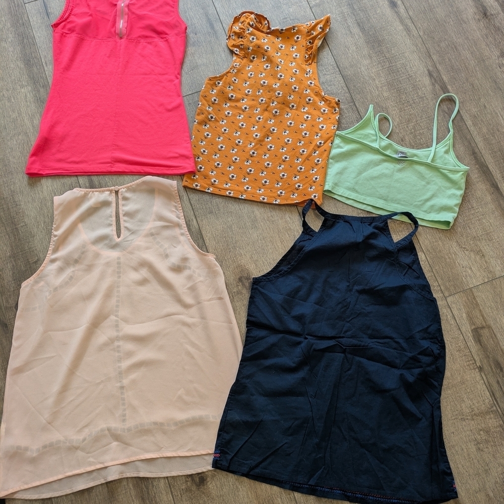Bundle Of 5 Tank Tops Size Small - Picture 2 of 6